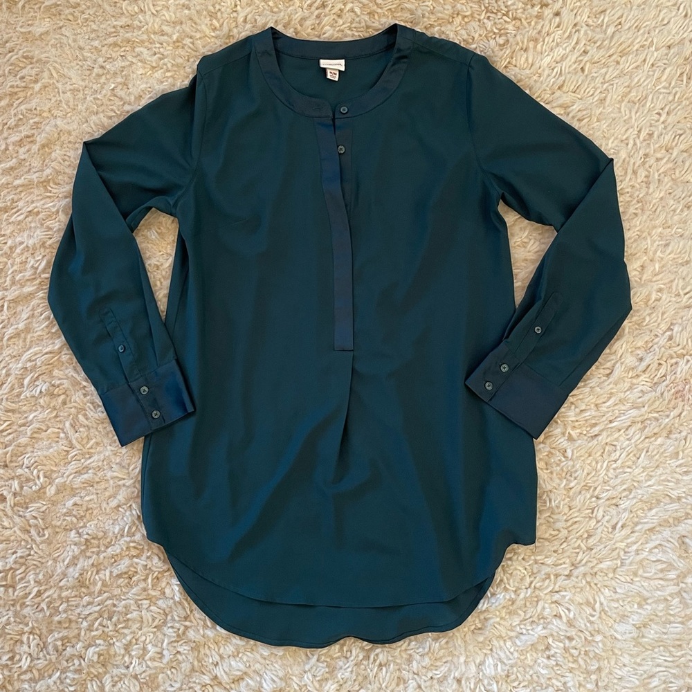 🎯3 for $15 🎯Merona brand Hunter green tunic length blouse Women’s size medium
